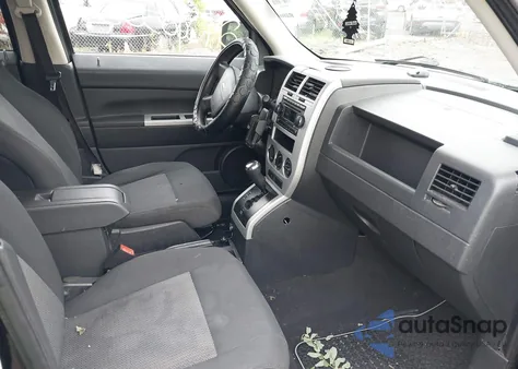 2008 Jeep Patriot Sport z USA, uszkodzony, nr VIN 1J8FF28W28D624280